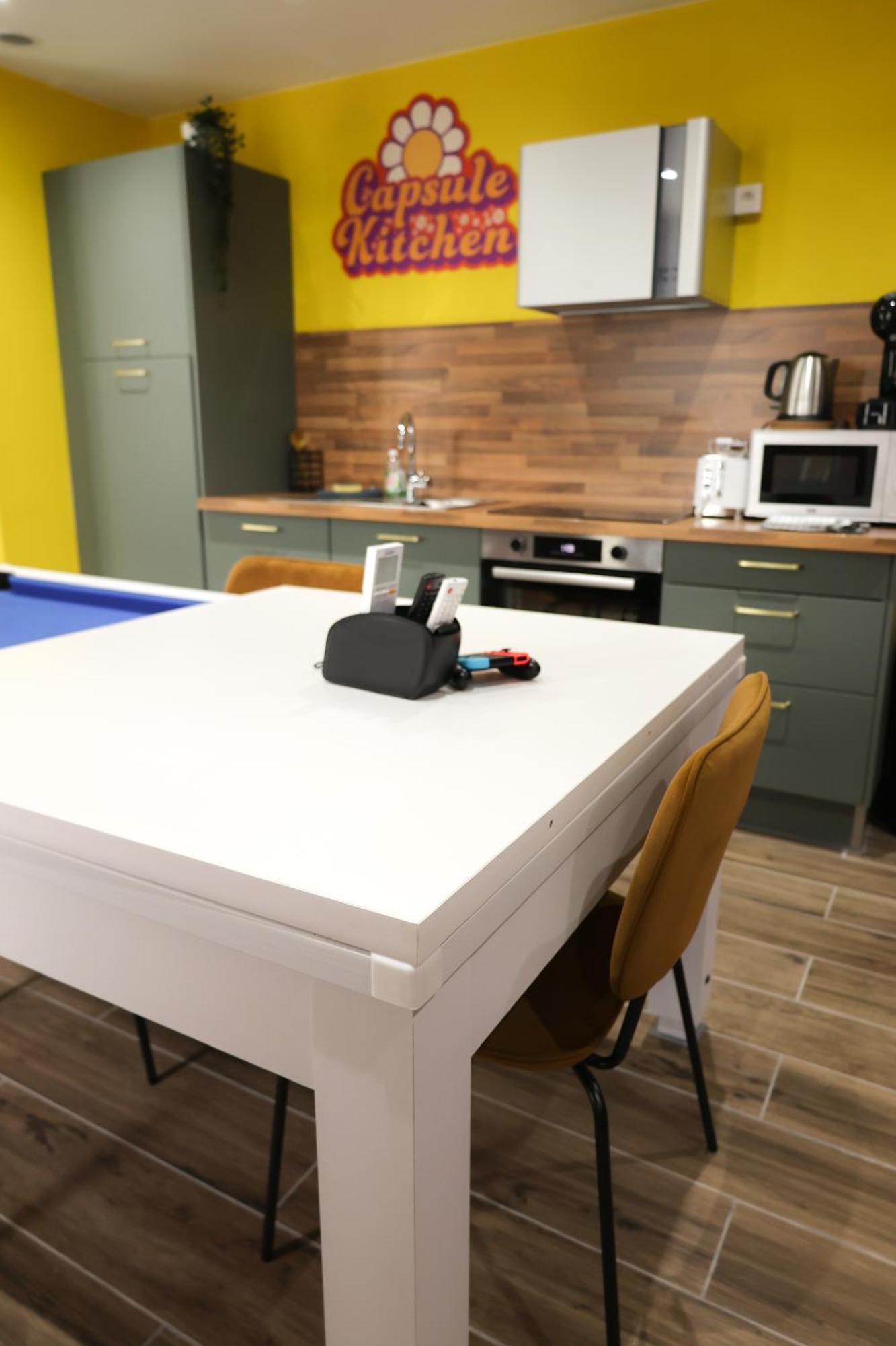 Capsule Groovy-Jacuzzi-Sauna-Billard-Netflix- Nintendo Switch & Jeux Mons Exterior photo